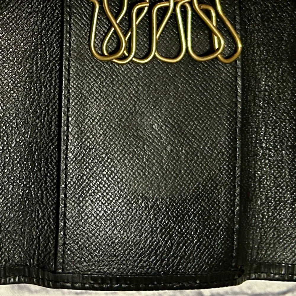 EUC Louis Vuitton Black Epi Key Holder - Picture 7 of 15